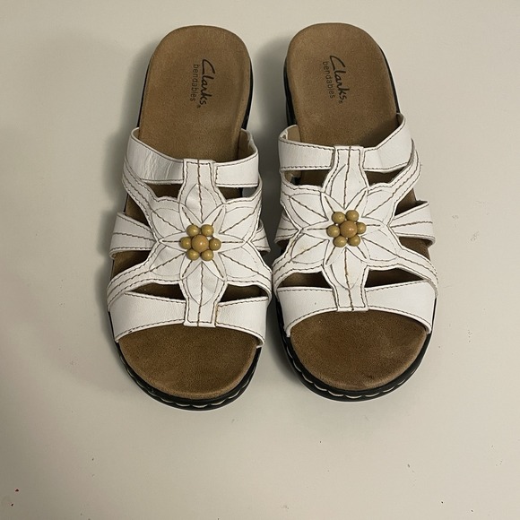 Clarks Lexi Myrtle Leather Slip On Bead Detail White Size 8.5‎ Wide Comfort - Picture 1 of 9